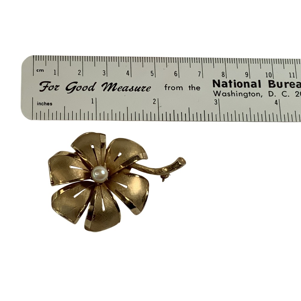 Vintage Gold Tone Flower Brooch with Faux Pearl Accent Women's Pin - Picture 1 of 6